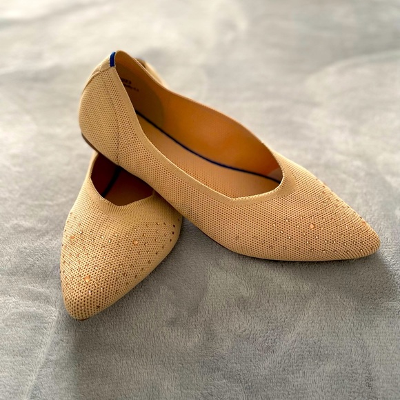 Adorable stretchy flats 8.5 neutral/beige - Picture 1 of 11